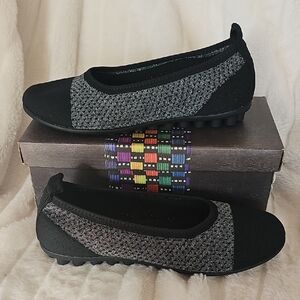 bernie mev. Black and Gray Woven Flats